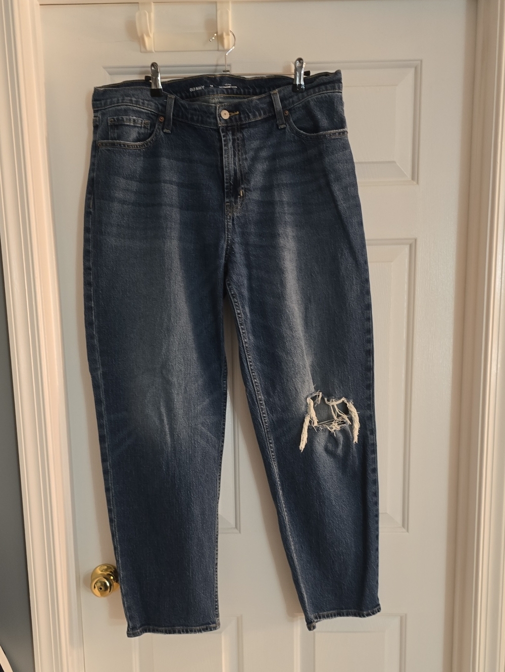 Old Navy Women's Boyfriend Jeans - Medium Blue with Distressed Knee